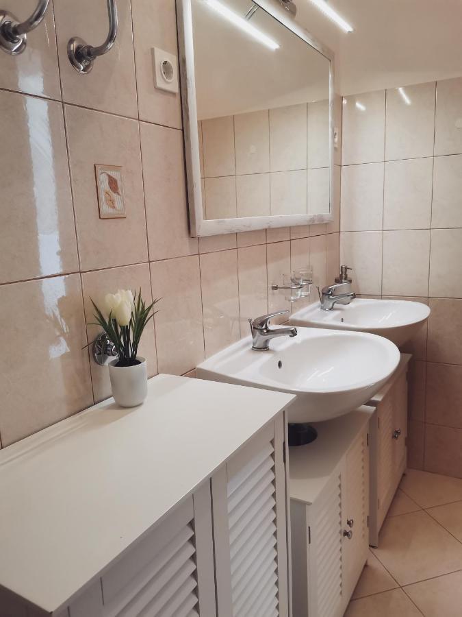 Apartments Matesic Ninski Stanovi Exteriör bild